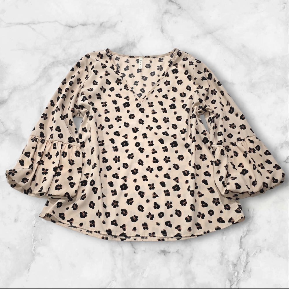 MTS Long Sleeve Beige and Black Leopard Print V-Neck Blouse Size Large (L) A107
